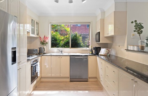 Wollongong West House | The Garden Townhome - heart of Wollongong