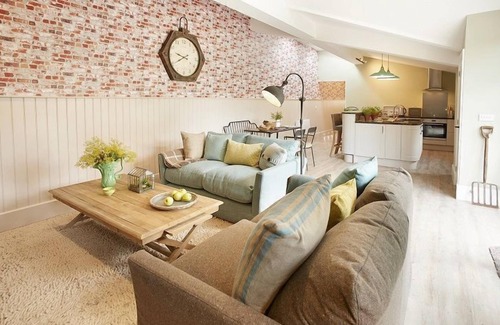 Weston Under Lizard Cottage | The Gardener's Bothy, is a stylish refurbished self catering holiday cottage on the Weston Park Esta