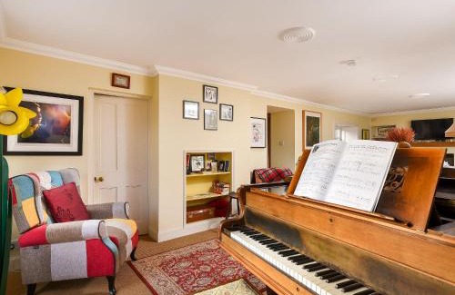 Perth House | The Gardeners Cottage
