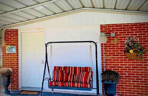 Spring Hill Apartment | The Gardenia Suites in The Heart of Spring Hill-A