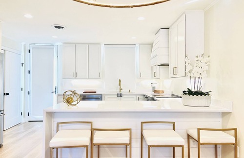 Oxford Condo | The Garner, 2BR Luxe Stay by Velvet Ditch Villas