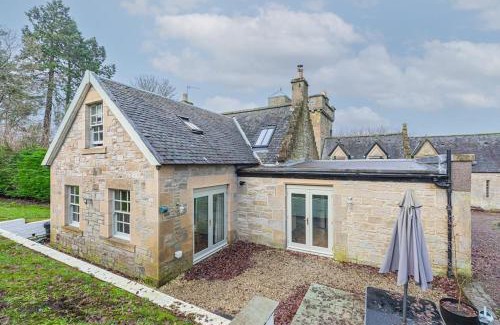 Kirknewton Villa | The Gate House - 3 Bed & Parking