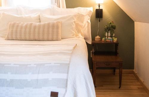 Edmond House | The Gate House- Autumn Retreat In Edmond, Ok