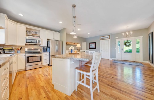 Moneta House | The Gate House - Lake Views and Private Cove