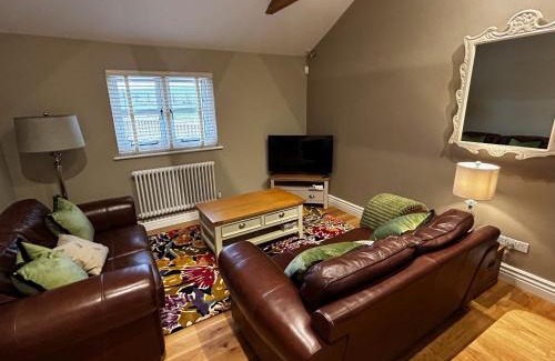 Howlett End House | The Gate Lodge