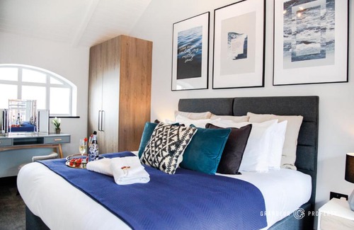 Poole Apartment | The Gatehouse by Grandeur Property