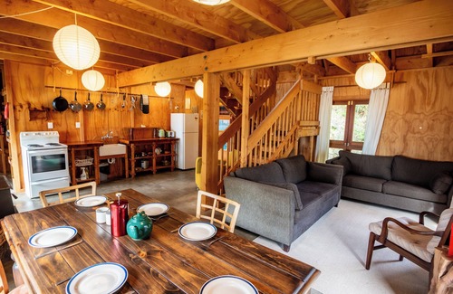 Tata Beach House | The Gatehouse - Takaka Holiday Home