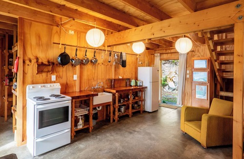 Tata Beach House | The Gatehouse - Takaka Holiday Home