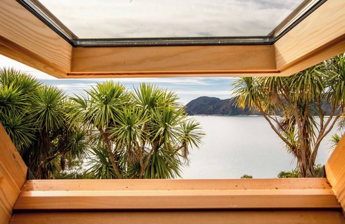 Tata Beach House | The Gatehouse - Takaka Holiday Home