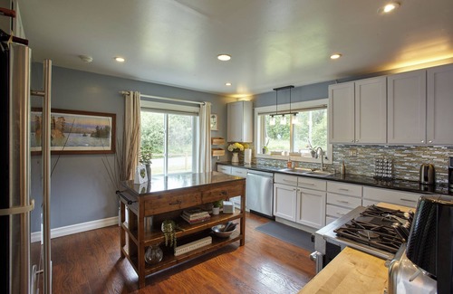 Park Pointe House | The Gateway House - Charming Family Retreat with Spacious Yard