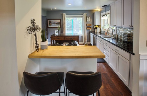 Park Pointe House | The Gateway House - Charming Family Retreat with Spacious Yard