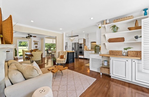 Abbeville House | The Gathering House , large pool retreat for families, friends & pre-bridal fun