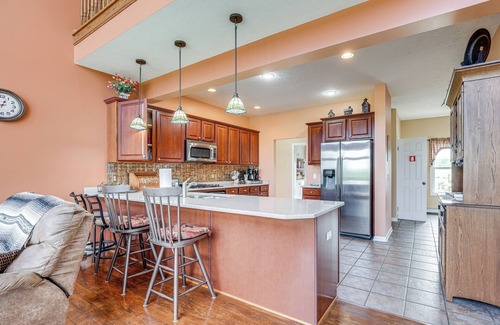 Rushville House | ‘The Gathering Place’: Rushville Home w/Hot Tub