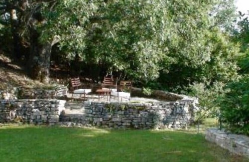 Revest-des-Brousses House | The Gavottes