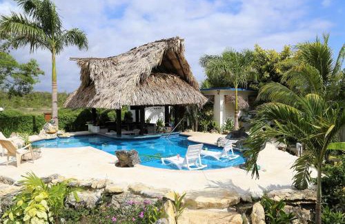 Lake Gardens House | The GECKO BUNGALOW**Beautiful POOL**Free Airport Shuttle