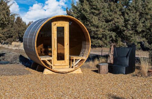 Bend Villa | The Gem Estate by AvantStay Modern Farmhouse w Lavender Fields Hot Tub