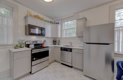 Columbia Apartment | The Gem of Bull Street Downstairs DT Apartment