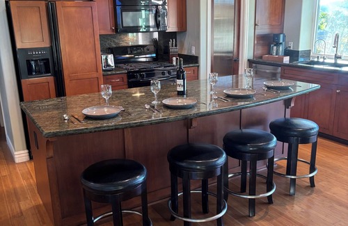 Fallbrook House | The Gem of Fallbrook - A unique stay with breathtaking views on an Avocado Farm!