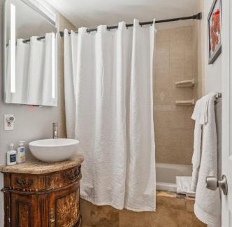 North Alameda House | The Gem of Lakewood!