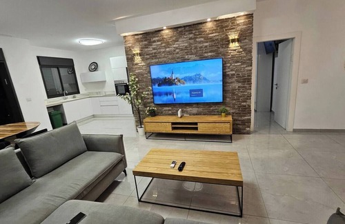 Kiryat Ata Apartment | The Gem of the Krayotnn