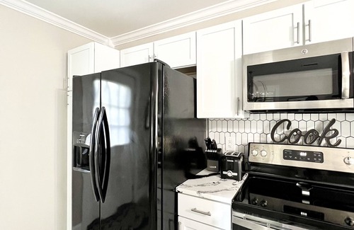 Ladson Apartment | "The Gem" Stylish Fully Renovated 2 Bedroom 1 Bathroom Duplex