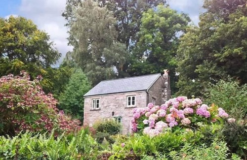 Redbrook Cottage | THE GENERALS COTTAGE, family friendly, with open fire in Penallt