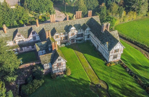 Eaton Mascott Cottage | THE GENERALS QUARTERS, pet friendly, with open fire in Shrewsbury