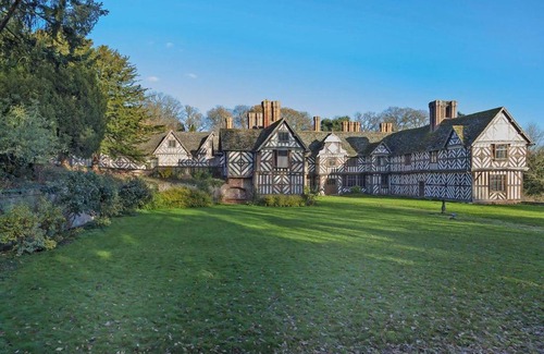 Eaton Mascott House | The Generals Quarters