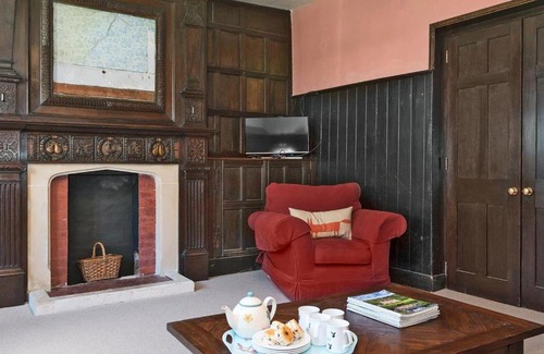 Eaton Mascott House | The Generals Quarters