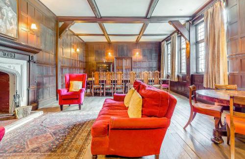 Eaton Mascott House | The Generals Quarters