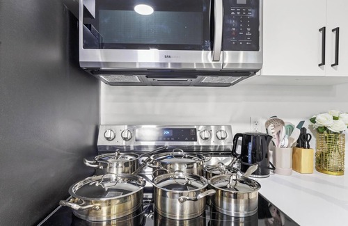 Southwest Edmonton House | The Gentle Nest Keswick | 2 Bedroom Guest Suite | Sleeps 5 | 20 mins from WEM
