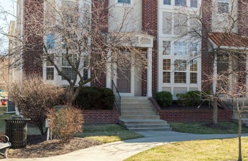North Kansas City House | The Gentry - North Kansas City Townhome - Perfect Location!