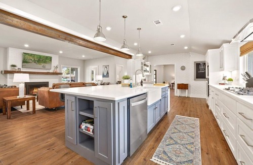 Springdale House | The George at 702 - 1 Mile to DT Springdale