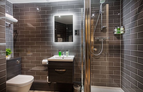 Amesbury Hotel | The George Hotel, Amesbury, Wiltshire