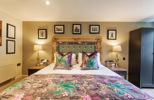 Amesbury Hotel | The George Hotel, Amesbury, Wiltshire - The Coaching Inn Group