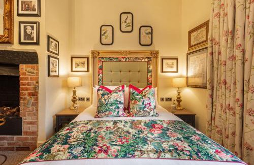 Amesbury Hotel | The George Hotel, Amesbury, Wiltshire - The Coaching Inn Group