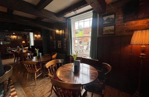 Waterlooville Other | The George Inn, 20-25 mins from Goodwood FoS