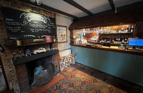 Waterlooville Other | The George Inn, 20-25 mins from Goodwood FoS
