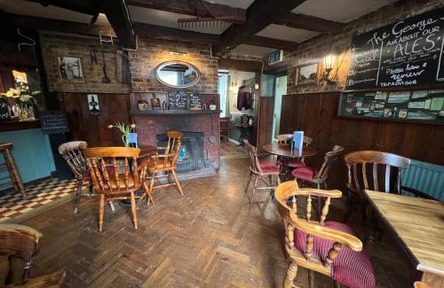 Waterlooville Other | The George Inn, 20-25 mins from Goodwood FoS