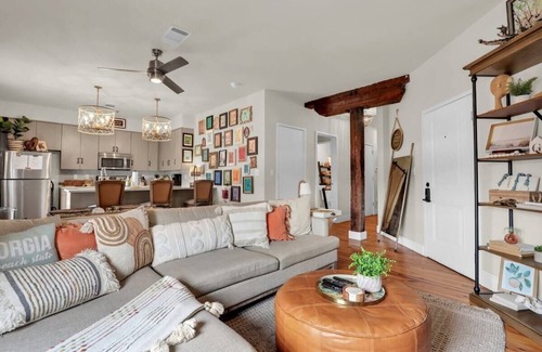 Historic District - North Apartment | The Georgia Peach -near Plant Riverside & downtown