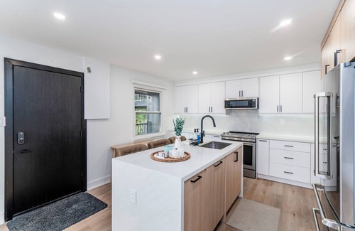 Victoria Harbour Cottage | The Georgian Bay Cottage - Hot Tub + Sauna + Fire-pit + More!