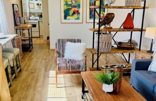 East Side Costa Mesa Condo | The Get-Away: Trendy Spot in Costa Mesa Located near Newport Beach