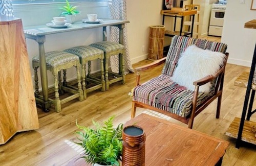 East Side Costa Mesa Condo | The Get-Away: Trendy Spot in Costa Mesa Located near Newport Beach