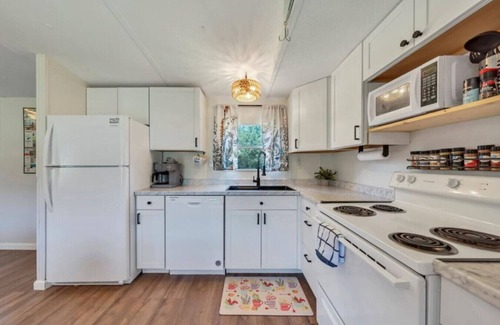 Scottsburg House | The Getaway at Kerr Lake - Bring your boat!