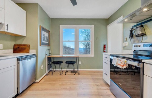 Burnt Chimney House | The Getaway Lodge near Roanoke/Bedford/Lynchburg