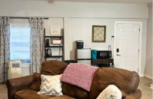 Hattiesburg House | The Getaway: Spacious 1 BR in USM & Midtown