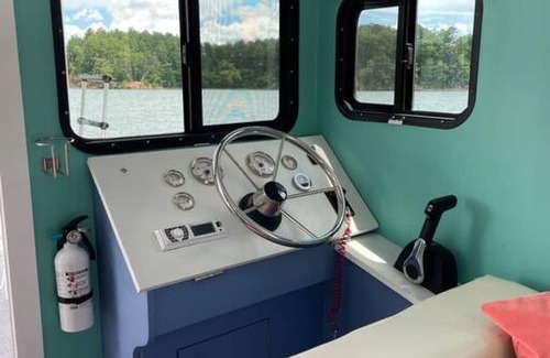 Nebo Boat Rental | The Gigi - A Mermaid Houseboat on Lake James