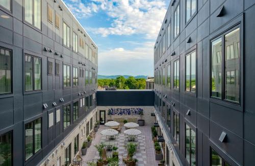 12 South House | The Gilmore, an AvantStay Hotel