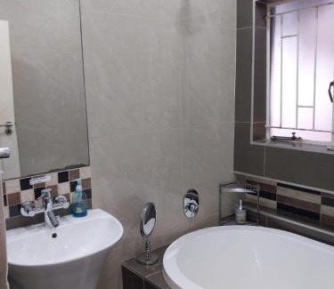 Waterkloof Glen House | The Giraffe Room at Frederick's Place