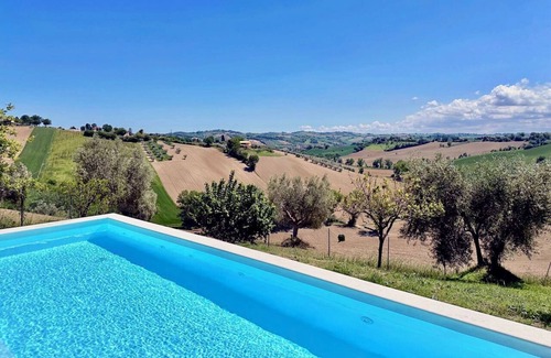Bettolelle House | the Girasole in country house with swimming pool in Senigallia